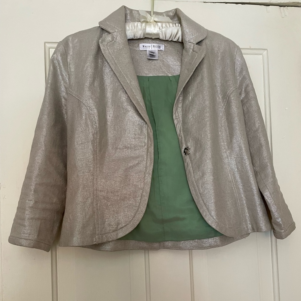 ***just reduced ***White House Black Market Beige/Gold Metallic Jacket size 6